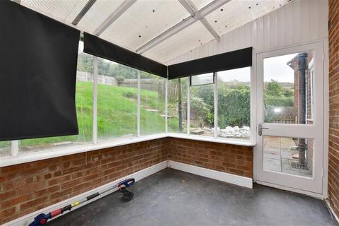 4 Montgomery Way, Folkestone, CT19 6LL