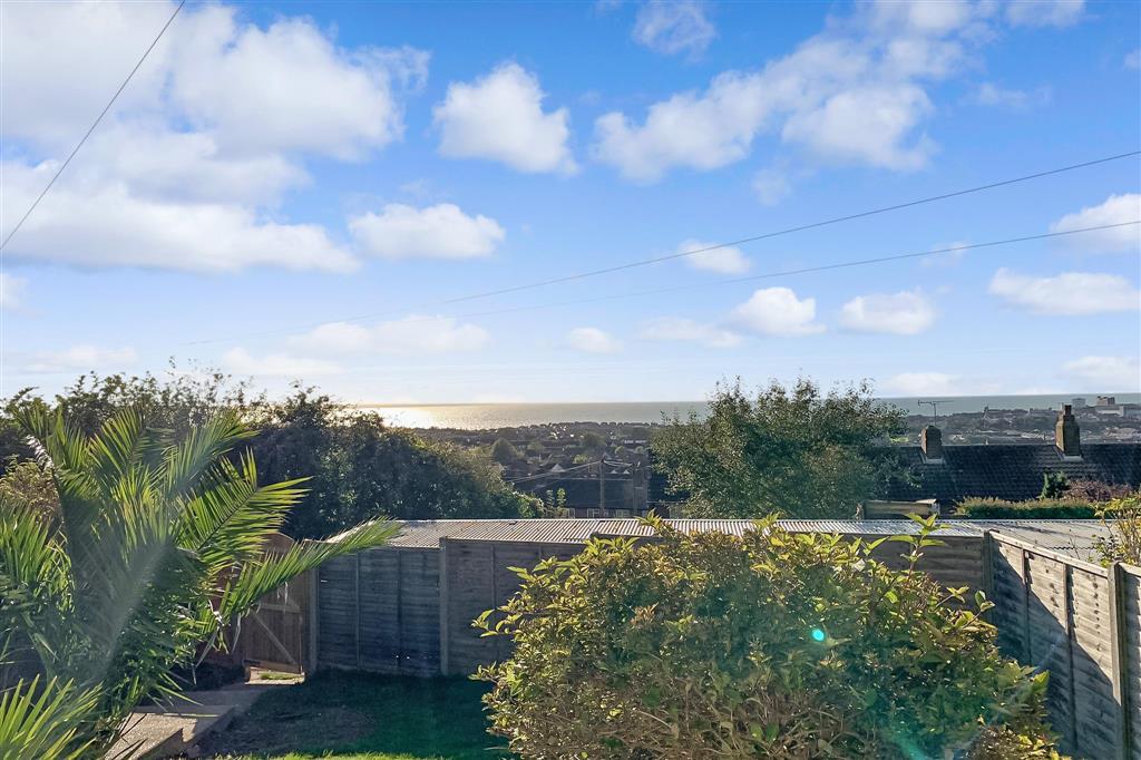 Montgomery Way, Folkestone, Kent 3 bed end of terrace house £260,000