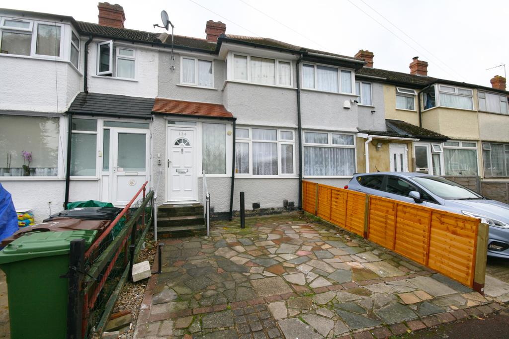 Oval Road North, Dagenham, Essex, RM10 3 bed terraced house £1,600