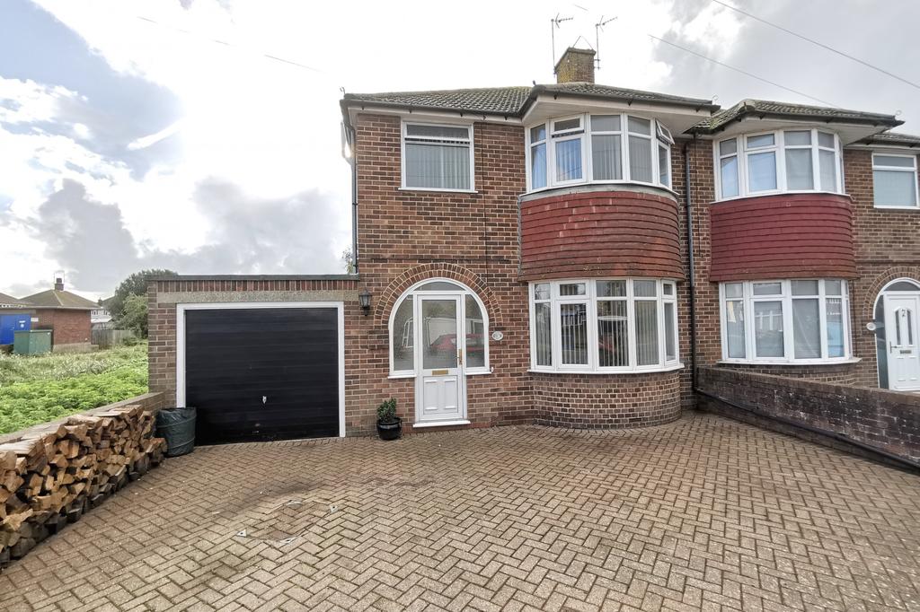 Ringwood Road, Eastbourne, East... 3 bed semidetached house £425,000