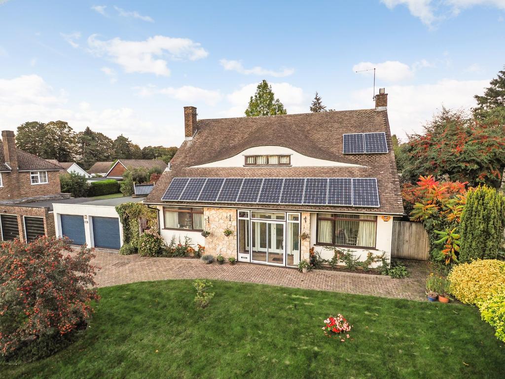 Chiltley Way, Liphook 4 bed detached house £850,000