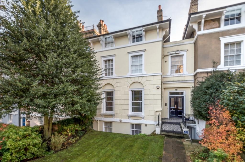 Lee Terrace Blackheath SE3 2 bed apartment £1,750 pcm (£404 pw)