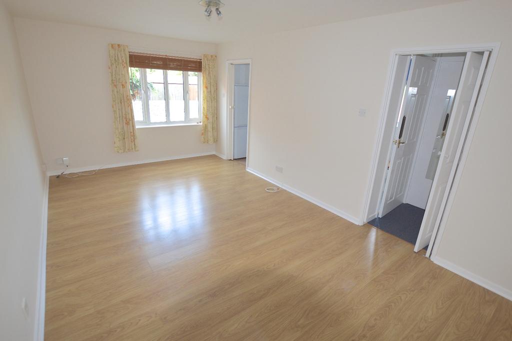 Leatherhead Studio £850 pcm (£196 pw)