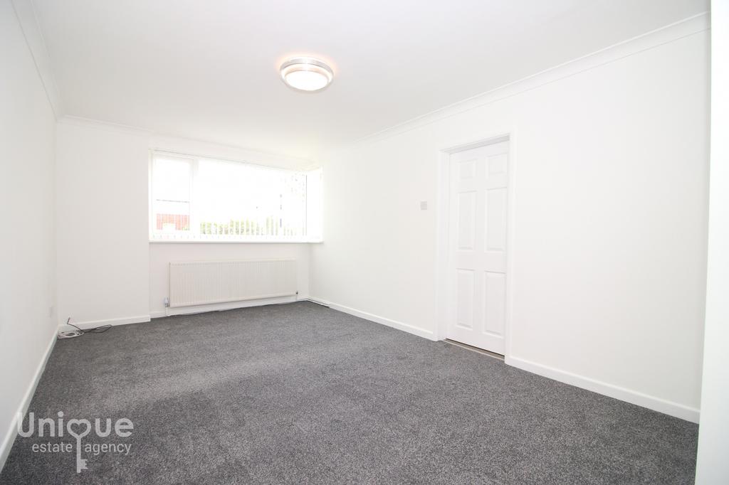 Masons Court, Beach Road, Fleetwood, FY7 2 bed terraced house £87,500