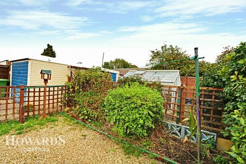 13 Belaugh Avenue, Lowestoft, NR33 9DU