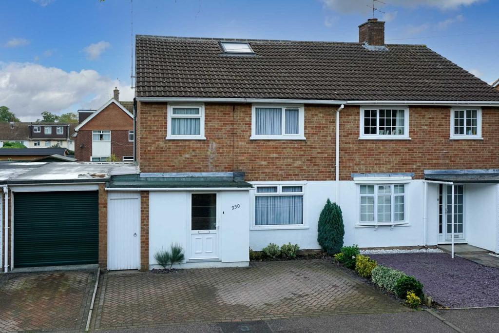 boxted-road-warners-end-no-upper-chain-4-bed-house-535-000