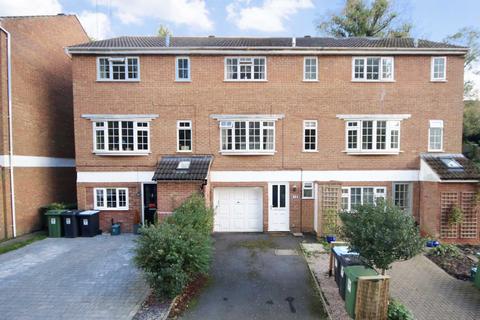 16 Glendale, Hemel Hempstead, HP1 1TG
