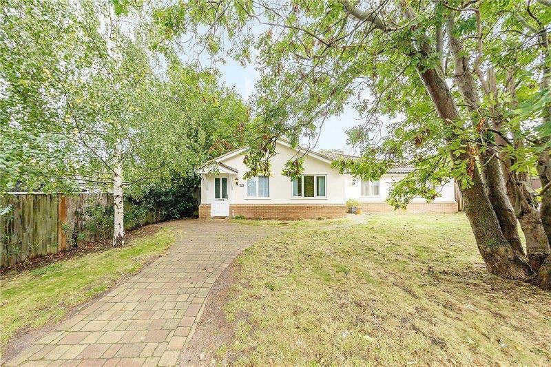 Roman Villas, Seymer Road, Romford, RM1 2 bed bungalow £1,500 pcm (£346 pw)