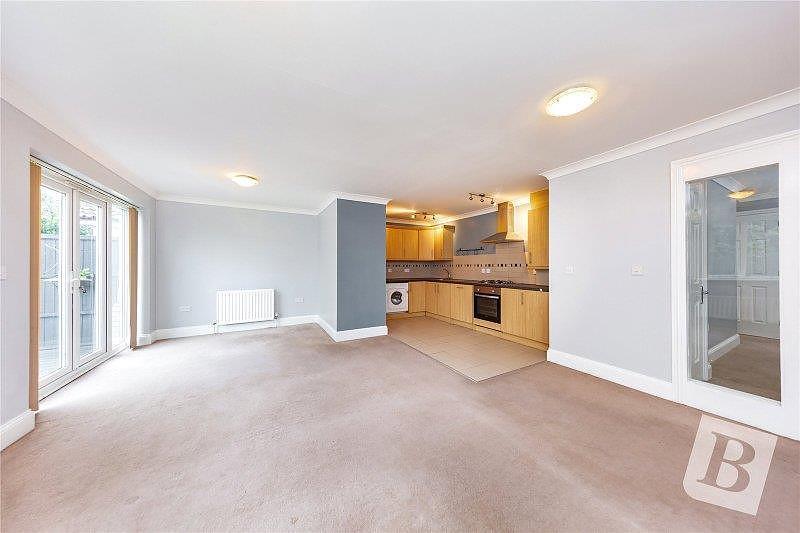 Roman Villas, Seymer Road, Romford, RM1 2 bed bungalow £1,500 pcm (£346 pw)