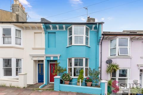 3 bedroom terraced house to rent, Carlyle Street, Brighton