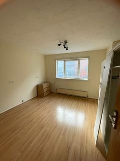 1 bedroom flat to rent, Desborough Road, Hp11