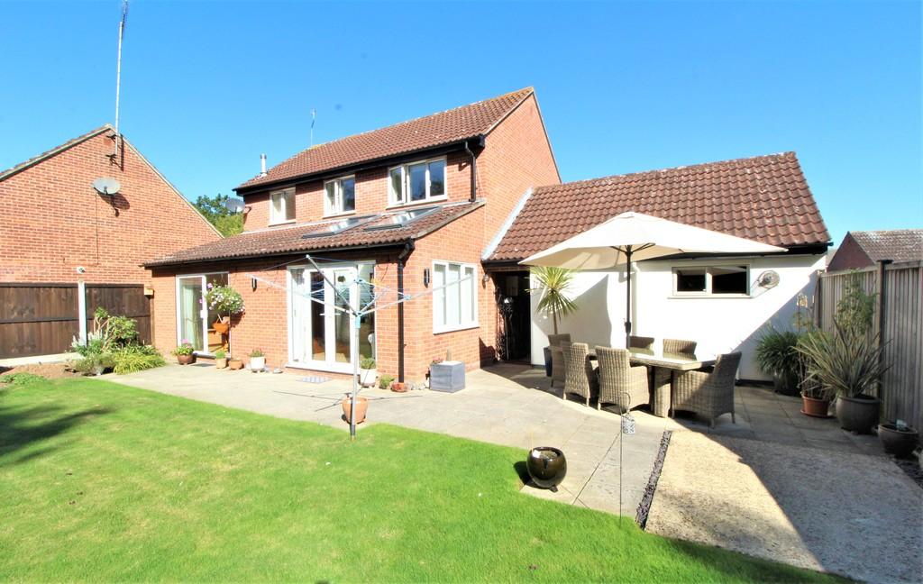 Craven Drive, Colchester, CO4 9BE 4 bed detached house £550,000