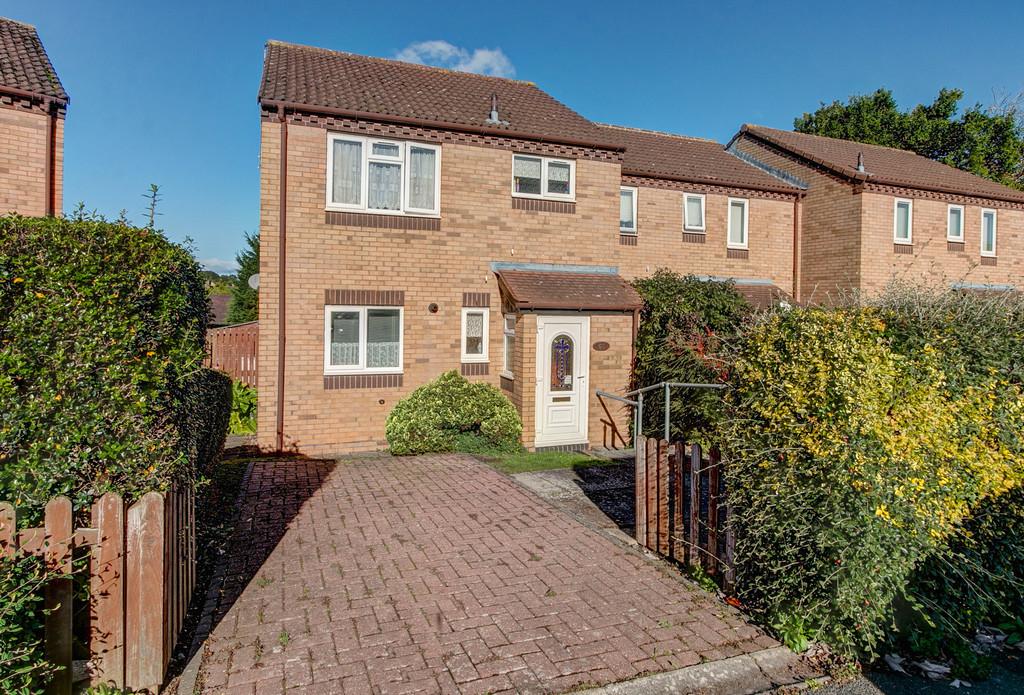 Cedar View, Batchley, Redditch B97 6HW 3 bed end of terrace house £