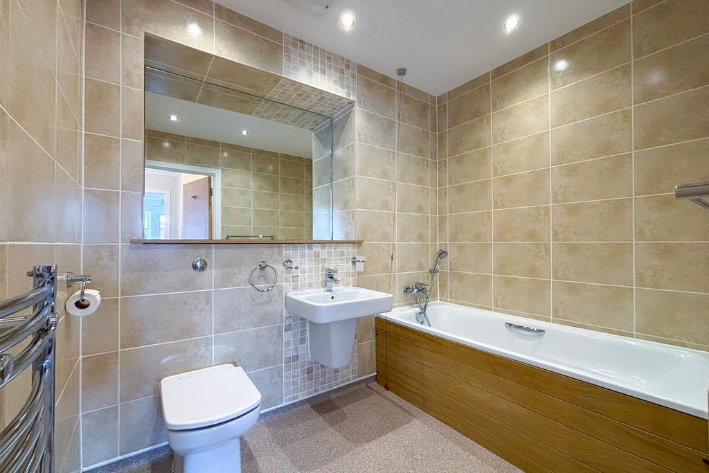 Bh apt62 bathroom