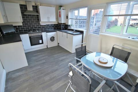 3 bedroom terraced house to rent, Copperfield, Chigwell IG7