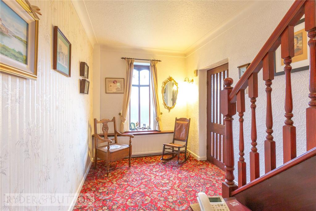 Hollinwood Avenue, Chadderton, Oldham, OL9 5 bed detached house for