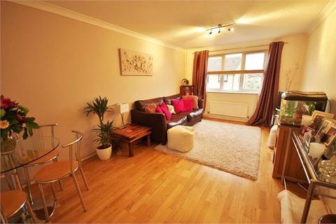 1 bedroom apartment to rent, Courtlands Close, Watford, WD24