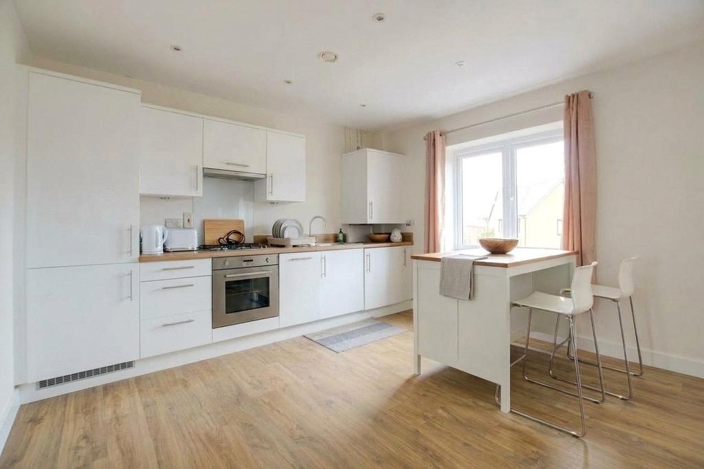 Apartment in Reading, Whitley Wood - View 2