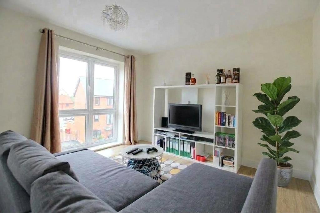 Apartment in Reading, Whitley Wood - View 3
