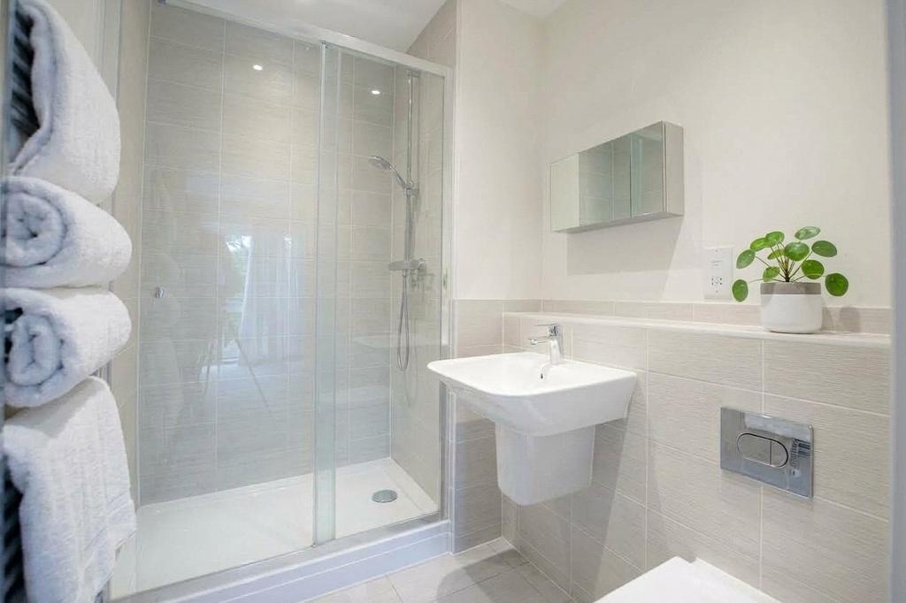 Apartment in Reading, Whitley Wood - View 5