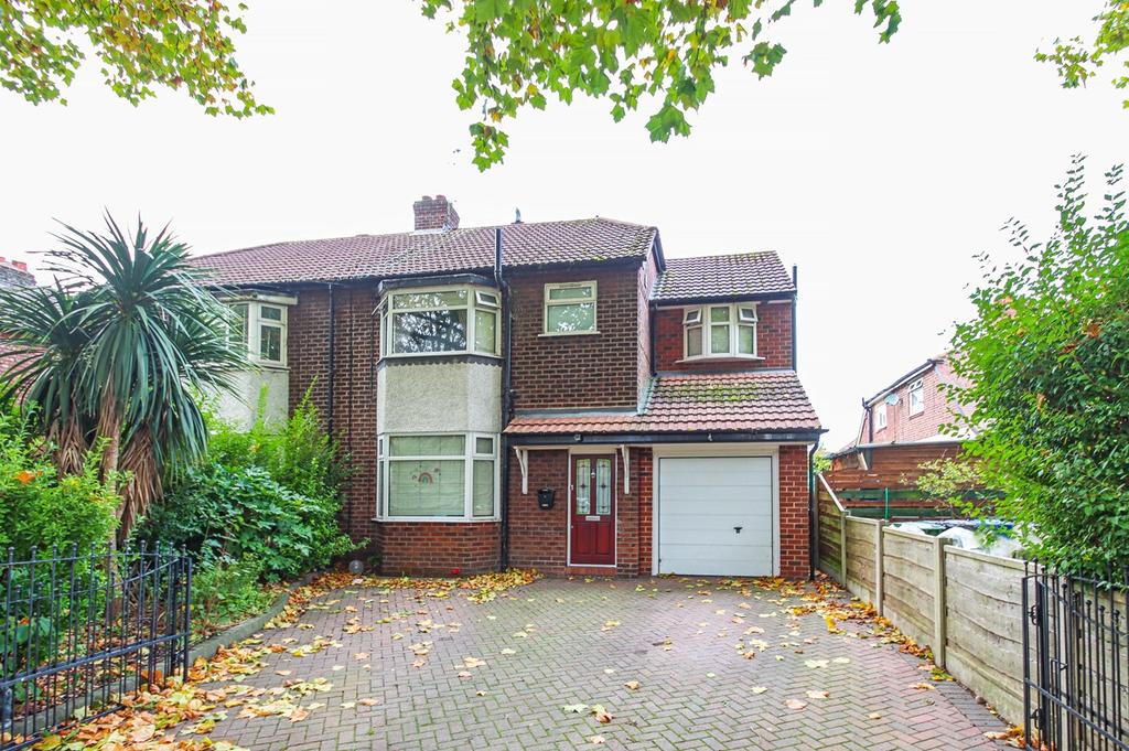 Chassen Road, Urmston, Manchester, M41 4 bed semidetached house £400,000