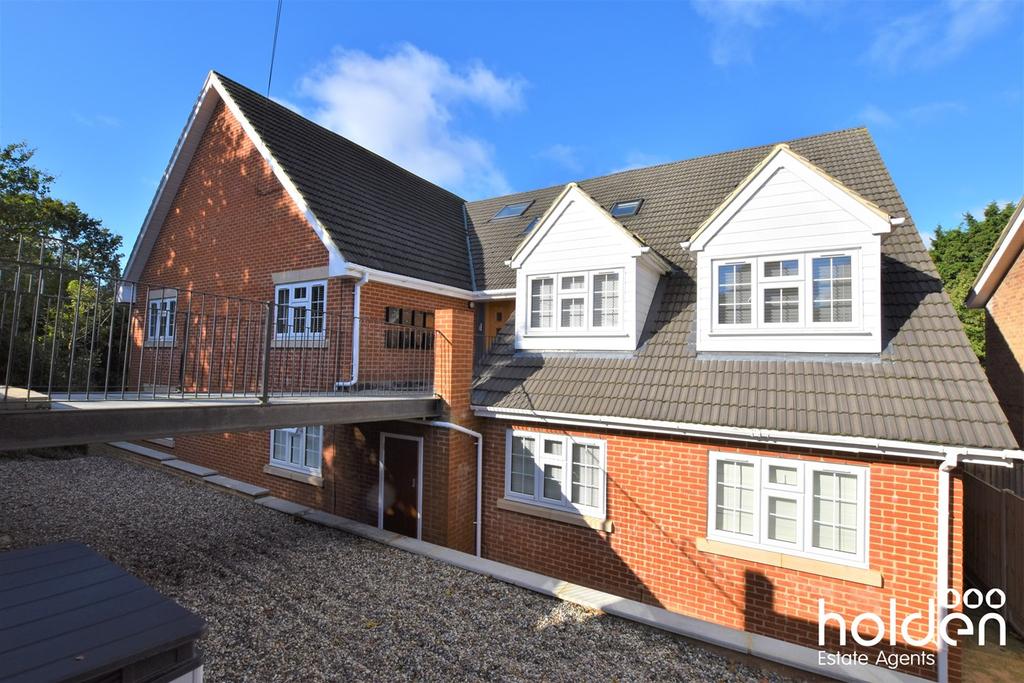 Beacon Hill, Maldon, CM9 2 bed apartment £350,000