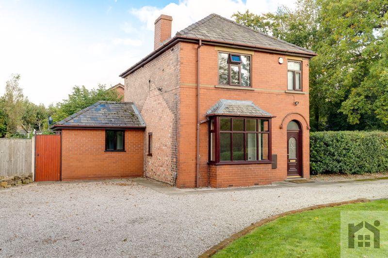 Wigan Road, Euxton, PR7 6JG 3 bed detached house £1,025 pcm (£237 pw)