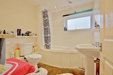 2 Checketts Close, Worcester, WR3 7JZ