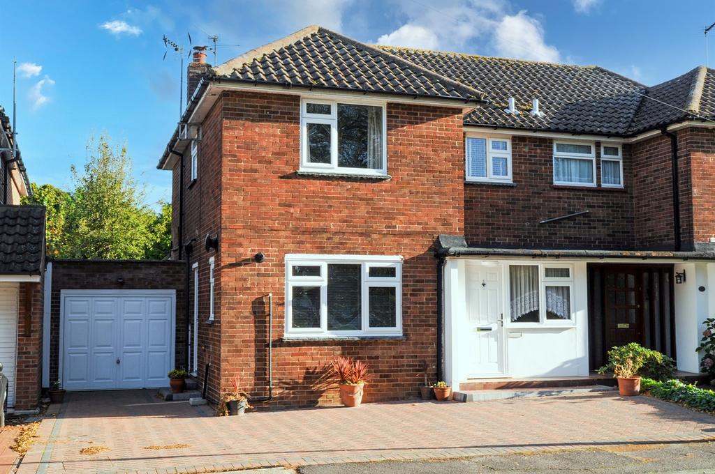 Hillary Mount, Billericay, CM12 2 bed semidetached house £550,000