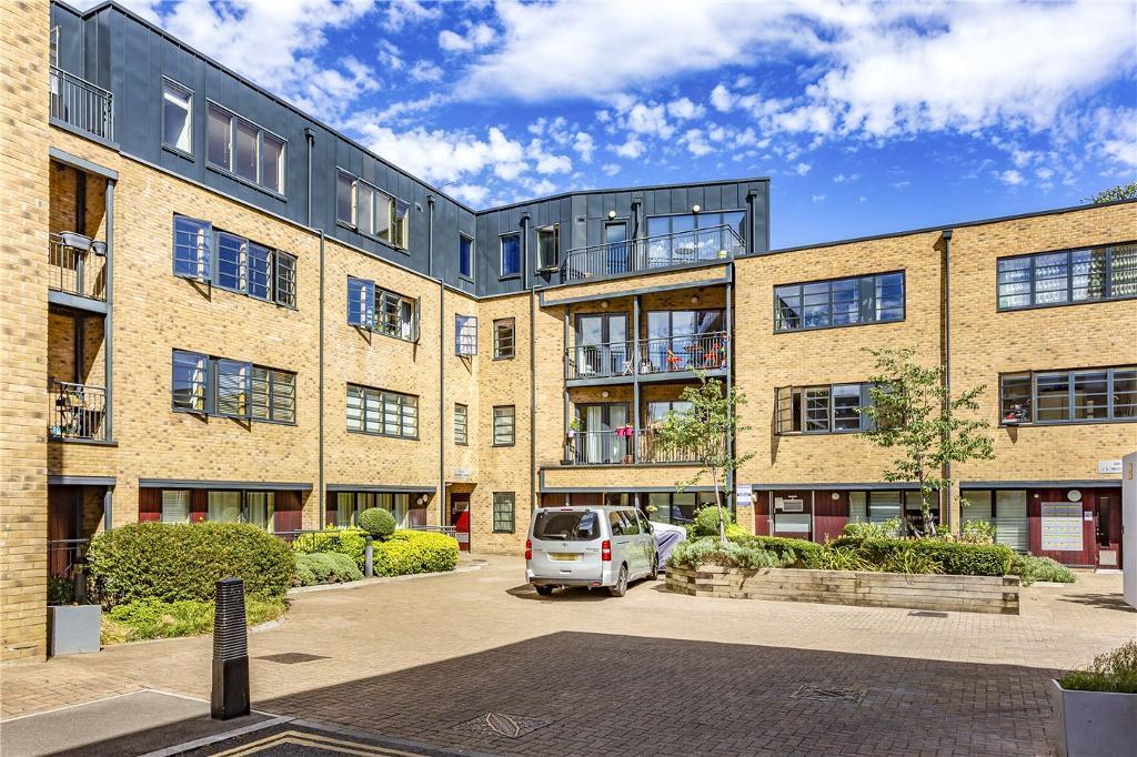 Mildmay Avenue, Islington, Dalston... 1 bed flat £1,603 pcm (£370 pw)