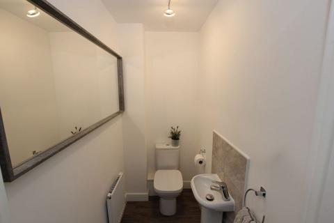 3 bedroom semi-detached house to rent, Bowfell Close, Manchester