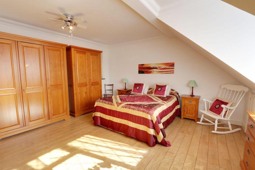 Bedroom 1 (Double)