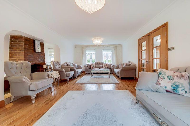 Bluebell Drive, Goff's Oak, EN7 6 bed detached house £1,500,000