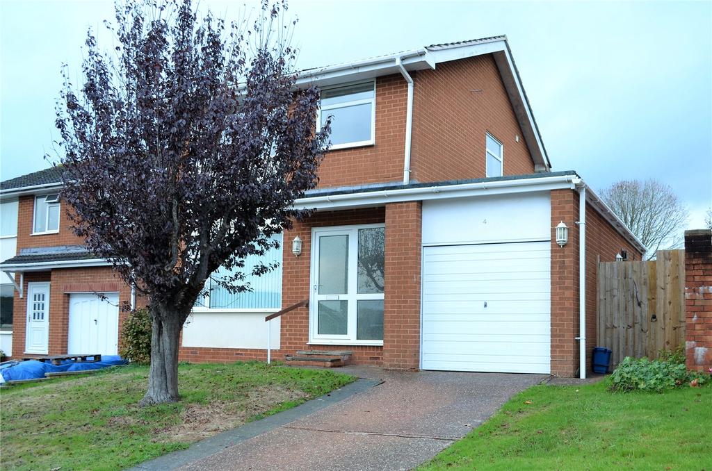 Langlands Road, Cullompton, Devon, EX15 3 bed detached house £995 pcm