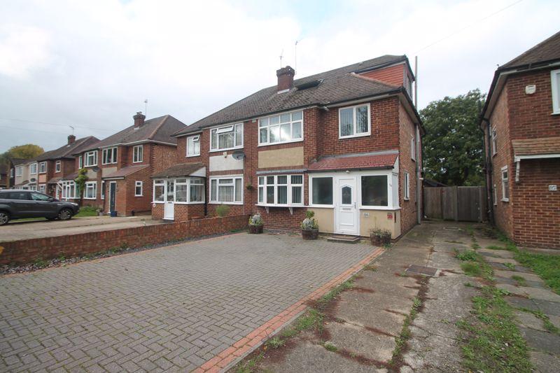 Fairway Avenue, West Drayton, UB7 4 bed semidetached house £2,250