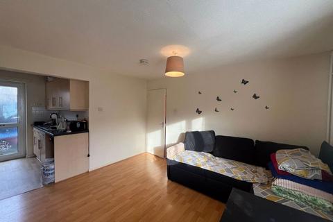 2 bedroom ground floor flat to rent, York Close, Bristol