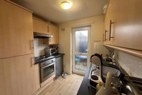 2 bedroom ground floor flat to rent, York Close, Bristol