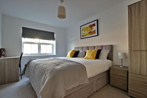 4 bedroom townhouse to rent, Queens Court Road, Stoke-On-Trent