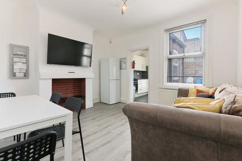 4 bedroom house share to rent, 18 Cowlishaw Road, Ecclesall