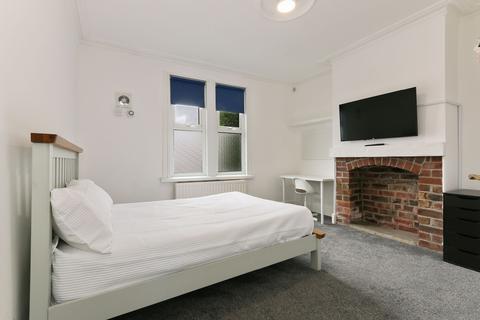 4 bedroom house share to rent, 18 Cowlishaw Road, Ecclesall