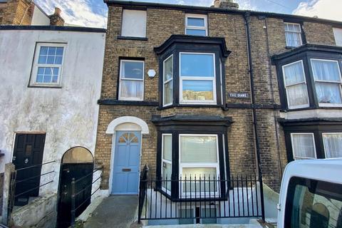 3 bedroom terraced house to rent, Dane Road, Margate