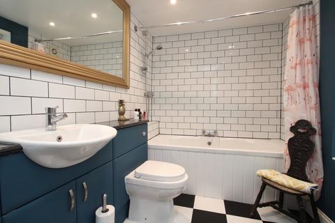 3 bedroom terraced house to rent, Dane Road, Margate
