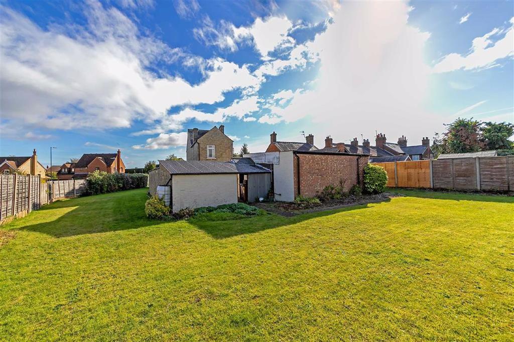 Arlesey Road, Ickleford, Hertfordshire 3 bed detached house £750,000
