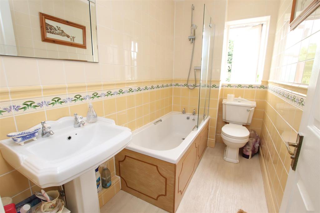Bathroom.JPG