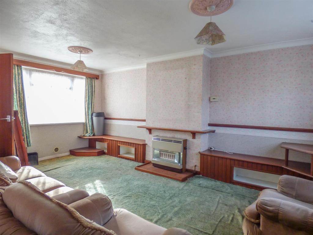 St. Hildas Way, Gravesend, Kent 3 bed house £240,000