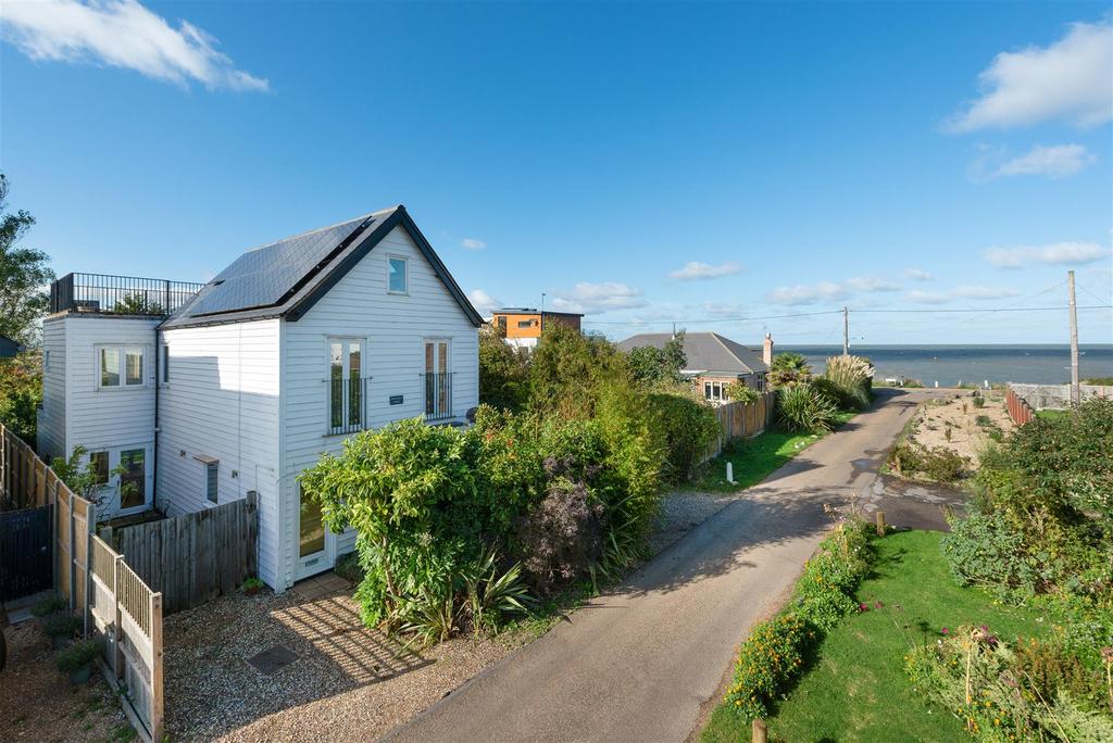 Allan Road, Seasalter, Whitstable 5 bed detached house £875,000