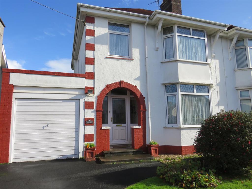 Llwynhendy Road, Llwynhendy, Llanelli 3 bed semidetached house £186,000