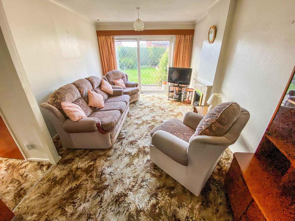 Wigston Road, Coventry, CV2 2NU 2 bed detached bungalow £220,000