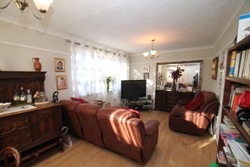 Cumbernauld Road, Thornaby, StocktonOnTees 3 bed link detached house