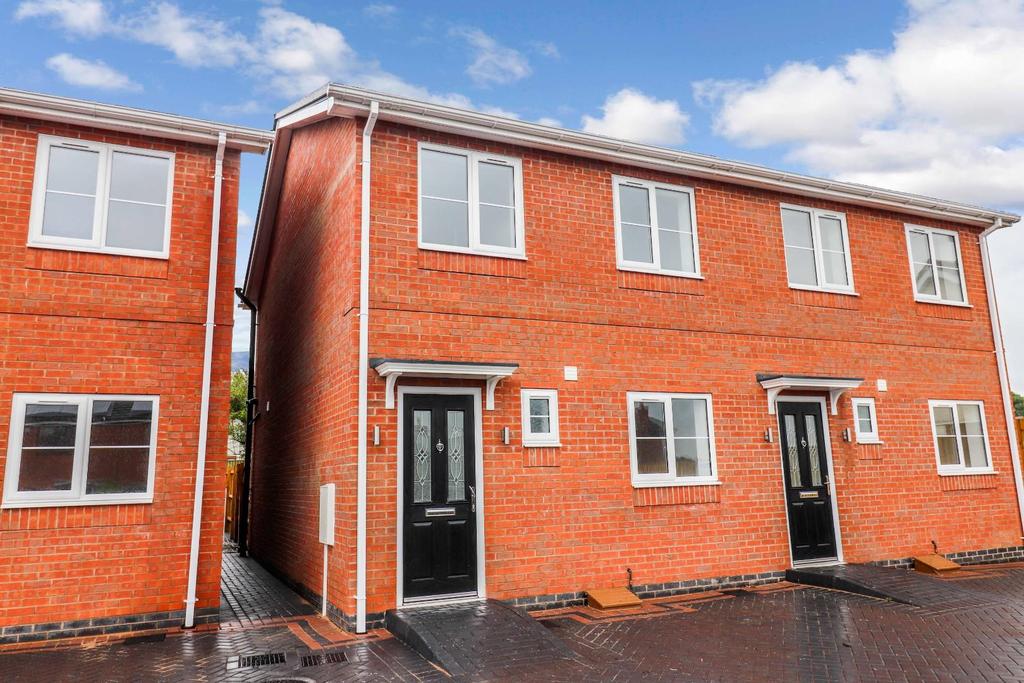 rugby-road-bulkington-bedworth-3-bed-semi-detached-house-255-000